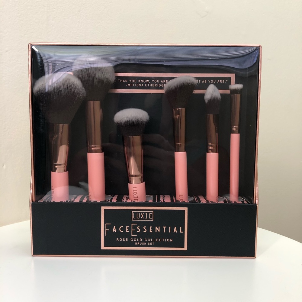 NEW 6pc. LUXIE Face Essential Brush Set
